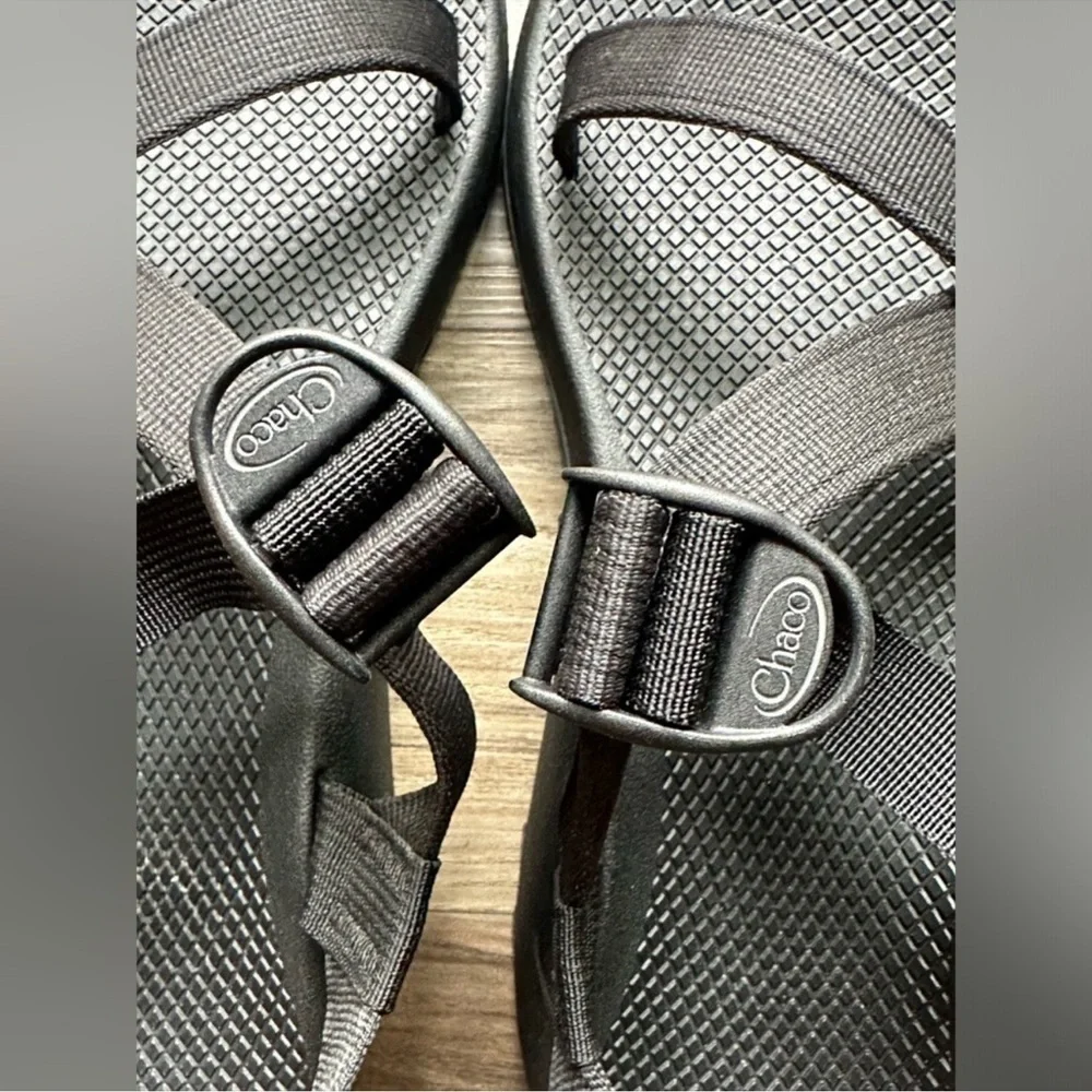 Like-new! Chaco Sandals